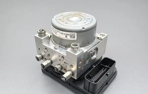 Mazda 3 III ABS Pump 06210971313 BHR1437A0A 06262134141