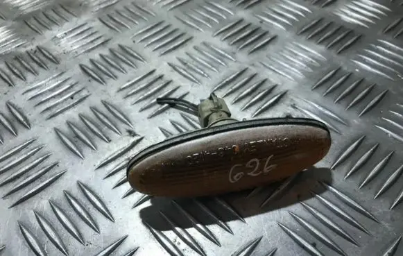 Front fender indicator light