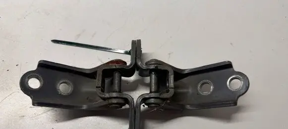 KIA Sportage Front door lower hinge