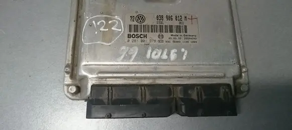 Volkswagen Golf IV Engine control unit/module 038906012M 0281001979