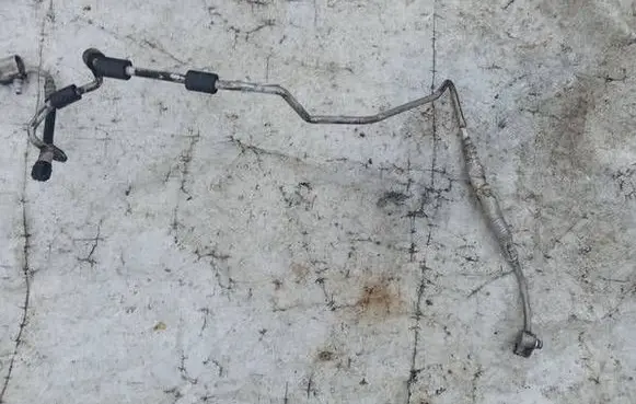 Air conditioning (A/C) pipe/hose