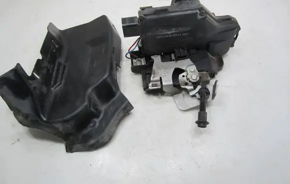 Audi A4 S4 B6 8E 8H Rear door lock 4B0839015D PA6630MXF