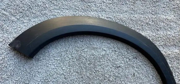Volvo XC70 Rear fender molding trim 31283107