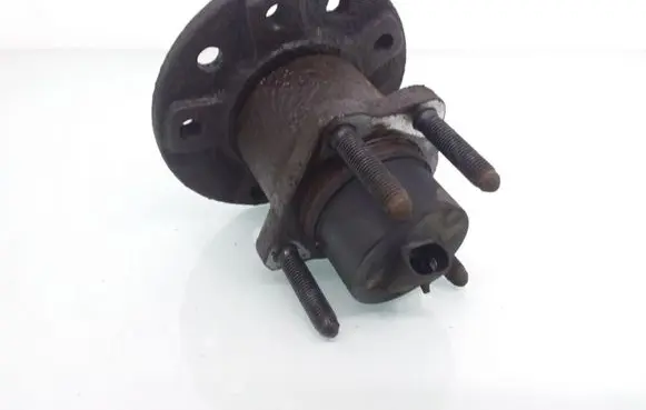 Opel Zafira A Rear wheel hub