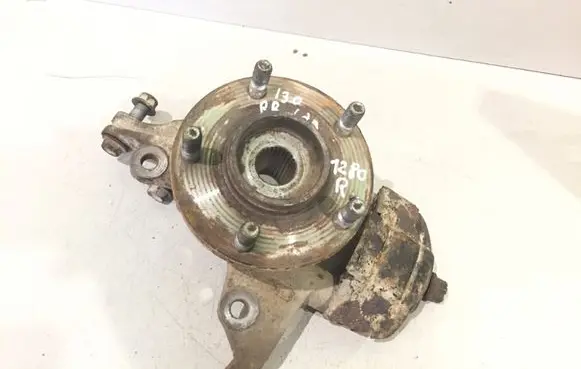Hyundai i30 Front wheel hub spindle knuckle