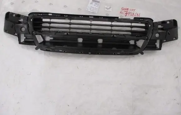 Peugeot 5008 Front bumper upper radiator grill 9805496880