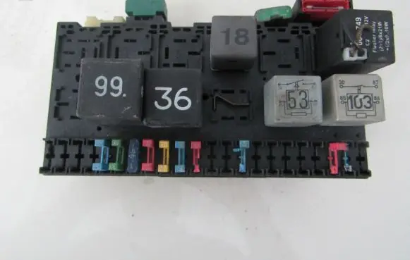 Volkswagen Golf III Fuse box set 357937039