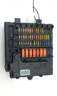 BMW Z4 E85 E86 Fuse module 6911922 6905228