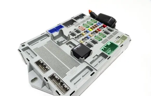 Jaguar XF X250 Fuse module CX2314D628AE A50015602 7370032840