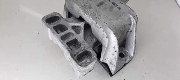 Volkswagen Golf IV Engine mount bracket 15910620