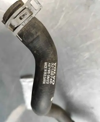 Engine coolant pipe/hose