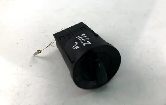Volkswagen Golf IV Light switch 1C0941531A