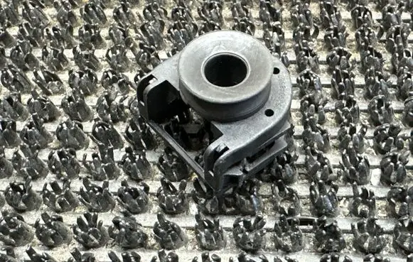 Peugeot 207 Radiator mount bracket 9639048580