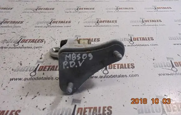 Mercedes-Benz S W221 Front door upper hinge