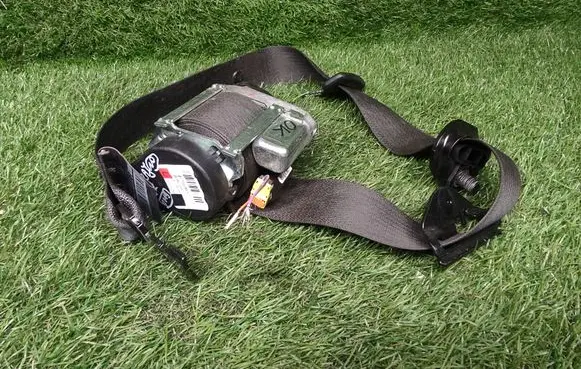 Opel Astra J Front seatbelt 13297088 13251147