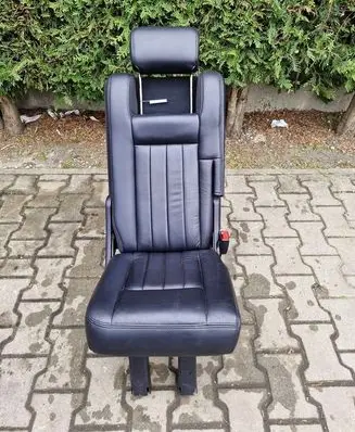 Lincoln Navigator Second row seats 