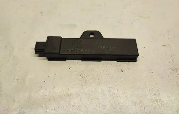 BMW 5 GT F07 Keyless system antenna 9220832 922083201