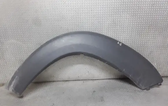 Rear fender molding trim