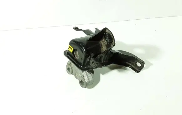 Toyota Auris 150 Engine mount bracket