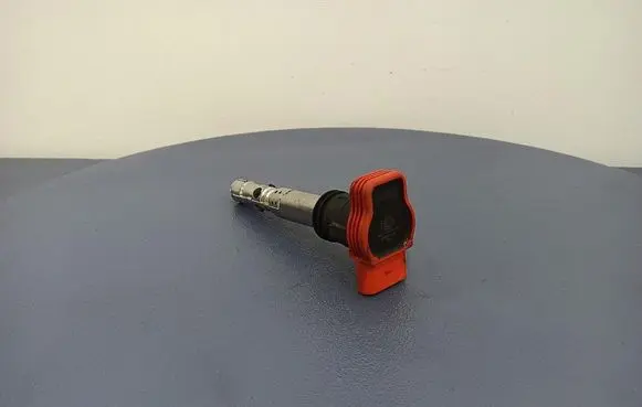 Audi A4 S4 B6 8E 8H High voltage ignition coil 193175701