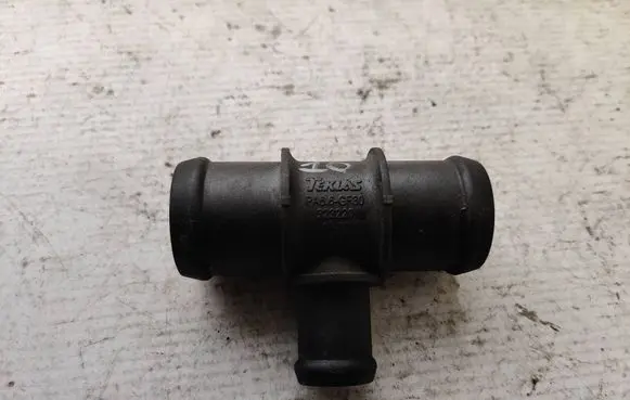 Volkswagen PASSAT B7 Engine coolant pipe/hose 323220
