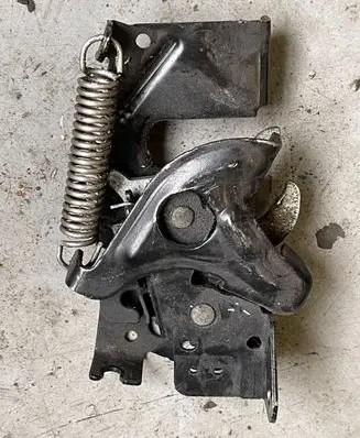 BMW 4 F32 F33 Engine bonnet/hood lock/catch 7242549 354715