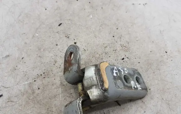 Toyota Corolla Verso AR10 Front door lower hinge NOCODE