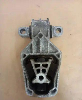Mercedes-Benz A W176 Engine mount bracket A2462401209