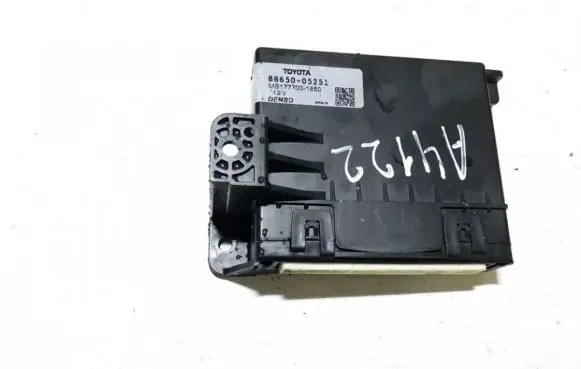 Toyota Avensis T270 Other control units/modules 8865005251 88650-05251