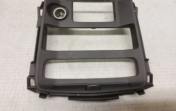 Nissan Primera Dashboard center trim panel 68413AV700