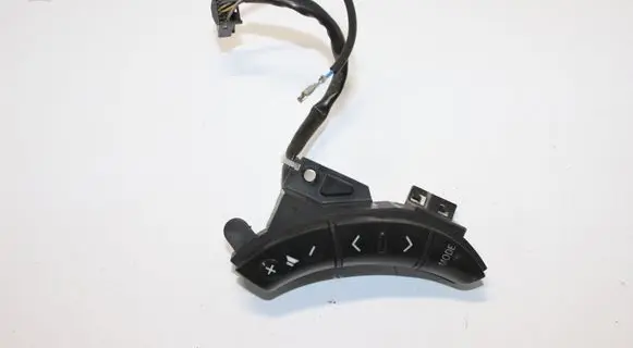 Toyota Avensis Verso Steering wheel buttons/switches 75B037