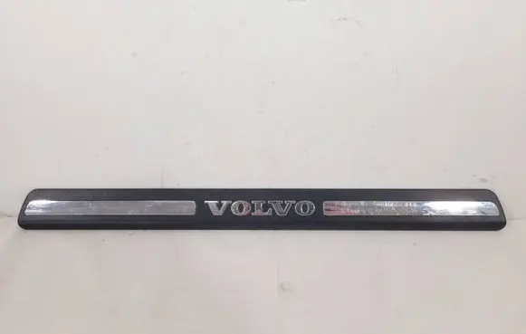 Front sill trim cover