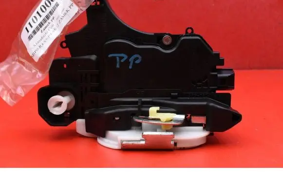 Mitsubishi Colt CZ3 Front door lock