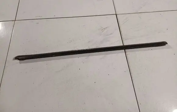 Front door glass trim molding
