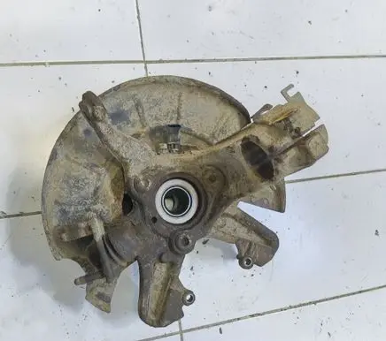 Skoda Octavia Mk2 (1Z) Front wheel hub spindle knuckle