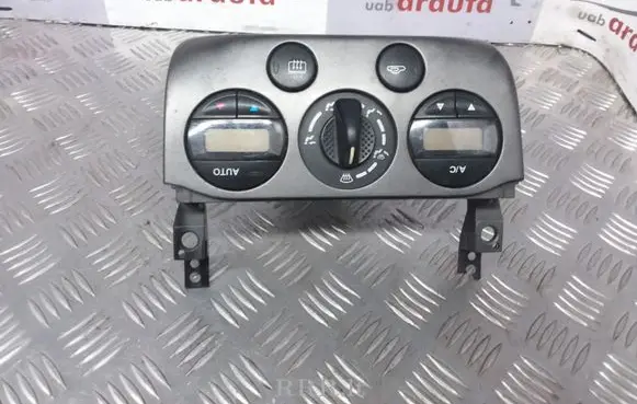 Nissan Primera Climate control unit 275109F600