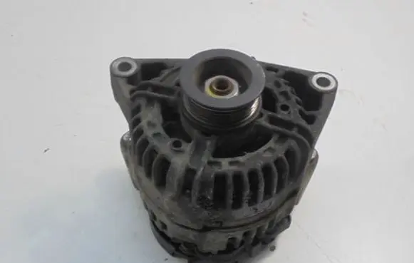 Opel Meriva A Generator/alternator 13222930