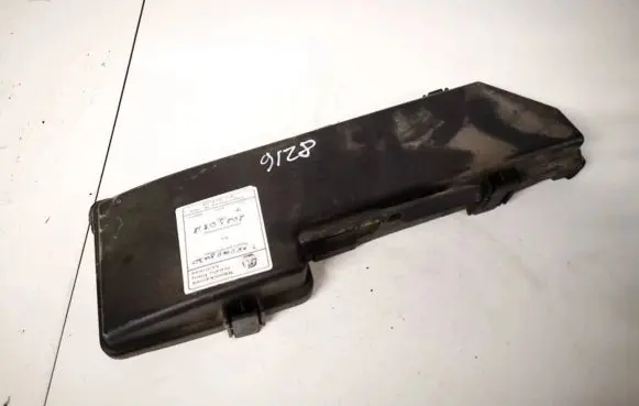 Volvo V70 Fuse box cover 9494211