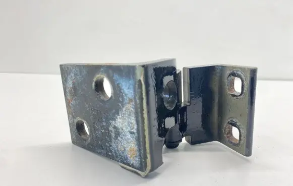 BMW X5 E53 Front door upper hinge 82051519 0504