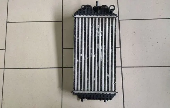 Peugeot 2008 I Intercooler radiator 9824742280