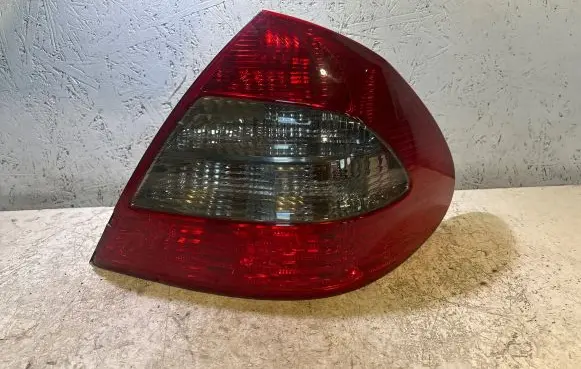 Mercedes-Benz E W211 Rear/tail lights A2118202464612 331508 54572211