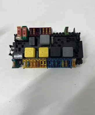 Mercedes-Benz A W176 Fuse module A2469067100 15547260 YAP37095P3
