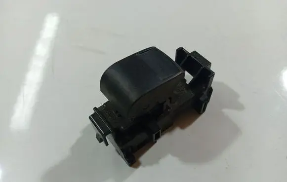 Toyota Auris 150 Electric window control switch 1928297