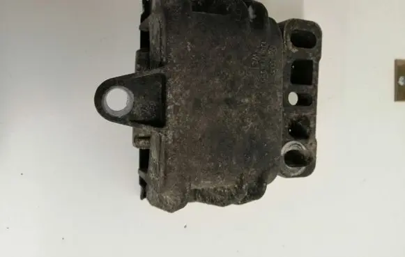 Audi A3 S3 8L Engine mount bracket 1J0199555