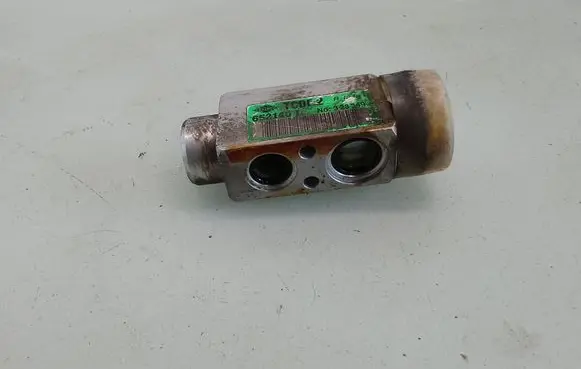 Land Rover Range Rover P38A Air conditioning (A/C) expansion valve 65214SL