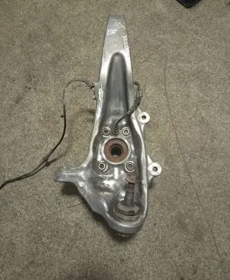 Front wheel hub spindle knuckle