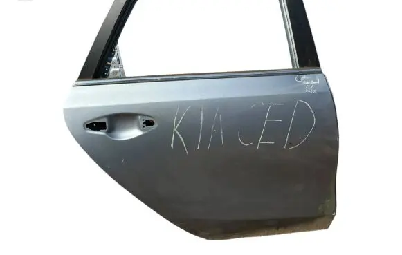 KIA Ceed Rear door