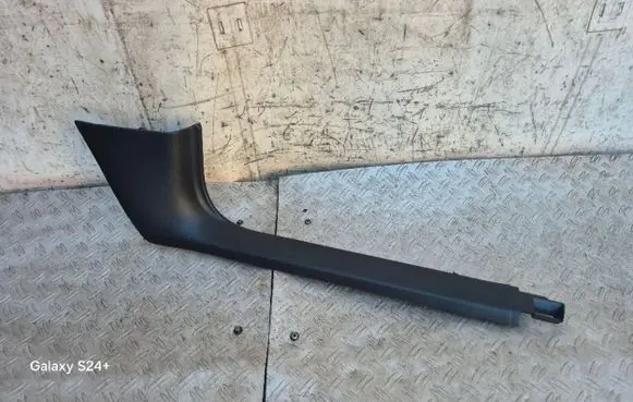 Foot area side trim
