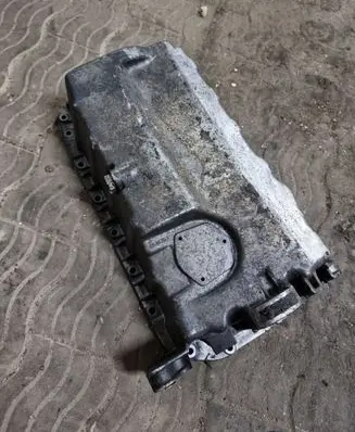 Volkswagen Touran I Oil sump 06A103603R