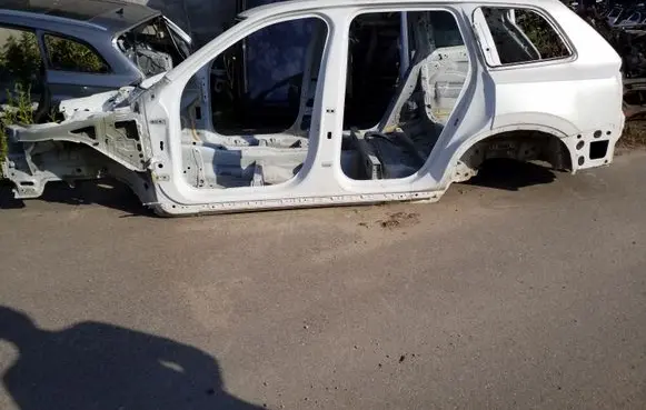 Volvo XC90 Pillar (middle) 